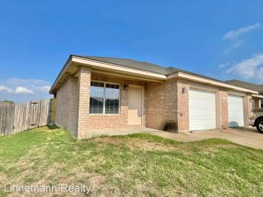 Main picture of 303 Cedar Ridge Dr