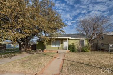 Main picture of 741 S La Salle Dr
