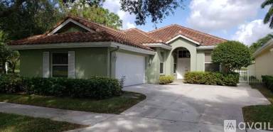 Main picture of 100 Hampton Cir