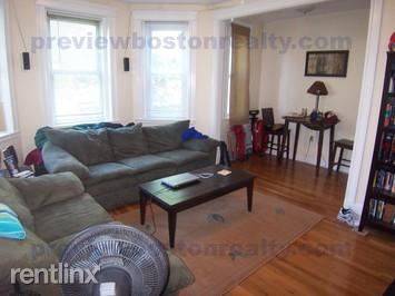 Main picture of 1842 Commonwealth Ave