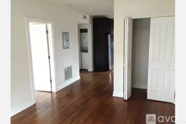 Main picture of 3808 N Sheffield Ave