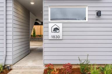 Main picture of 18 NE Killingsworth St