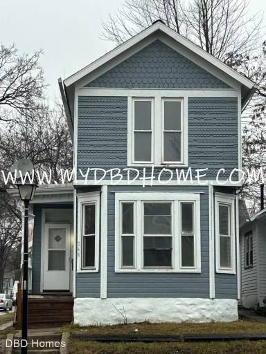 Main picture of 330 W Creighton Ave