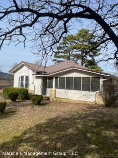 Main picture of 211 Coggins Ave