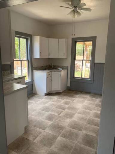 Main picture of 123 S Market St