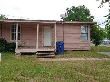 Main picture of 1102 W 10th St