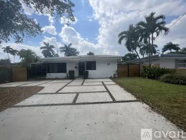 Main picture of 330 N 13th Ave
