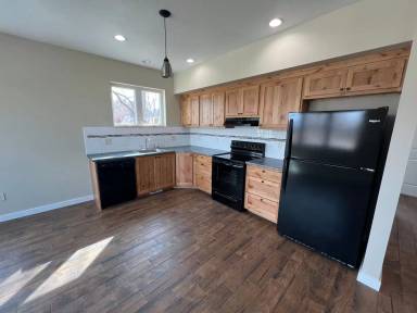 Main picture of 255 S Diamond Ave