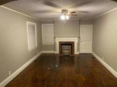 Main picture of 217 Williamsburg Ave