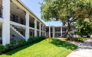 Main picture of 1200 Beach Dr NE