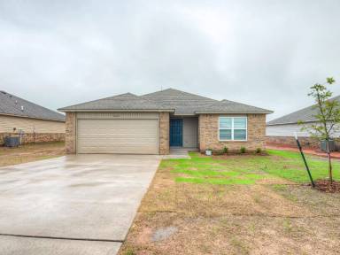 Main picture of 1009 S Colt Ln