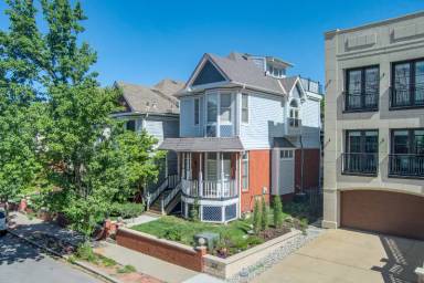 Main picture of 220 E 30th St