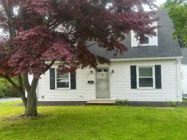 Main picture of 550 Maple Ave