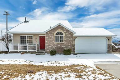 Main picture of 319 W 2325 N