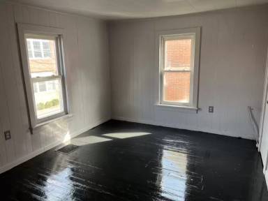 Main picture of 125 N 1st St