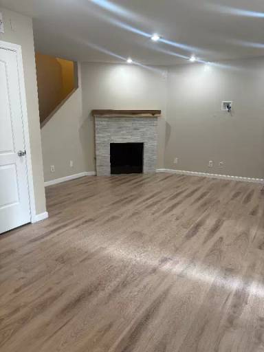 Main picture of 803 E Victoria St
