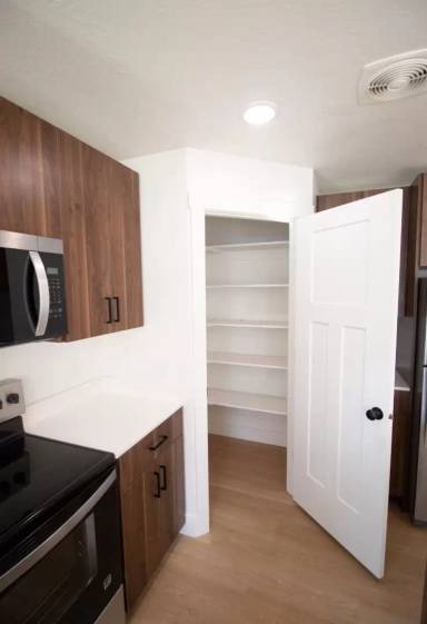 Main picture of 950 Valentine - Building 8 Unit 4