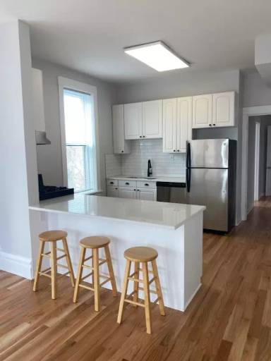 Main picture of 4200 N Damen Ave