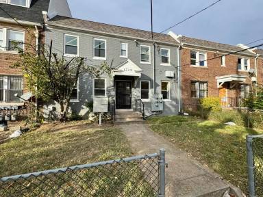 Main picture of 1712 R St SE