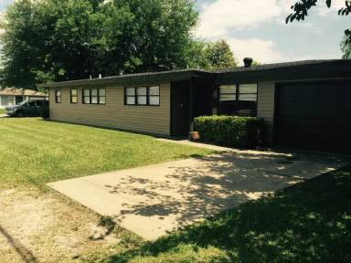 Main picture of 104 S 2nd St