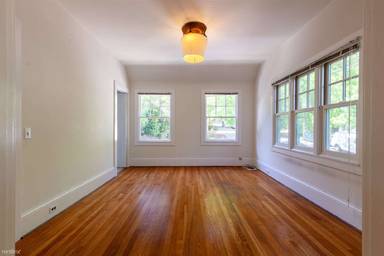 Main picture of 1862 Arch St