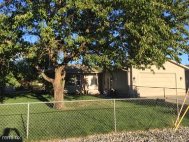 Main picture of 2820 N Clara Ln