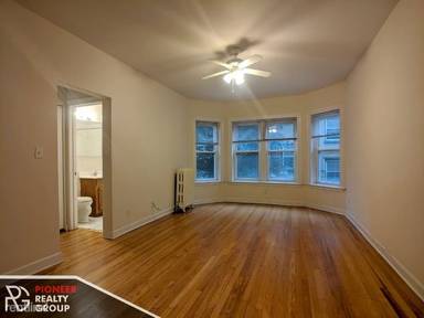 Main picture of 3910-28 N Pine Grove Ave