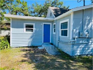 Main picture of 918 E 10th St