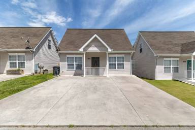 Main picture of 913 Hazelbrook Way