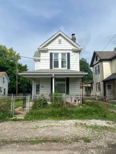 Main picture of 1801 Goethe St