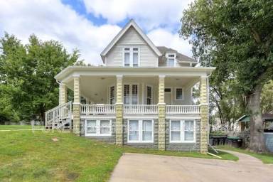 Main picture of 2518 Woolworth Ave