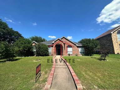 Main picture of 820 Claire View Dr