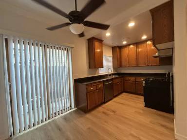 Main picture of 10154 McClemont Ave