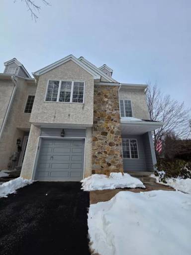 Main picture of 555 W Saxony Dr