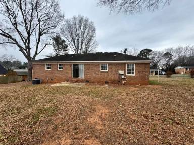 Main picture of 104 Victor Dr