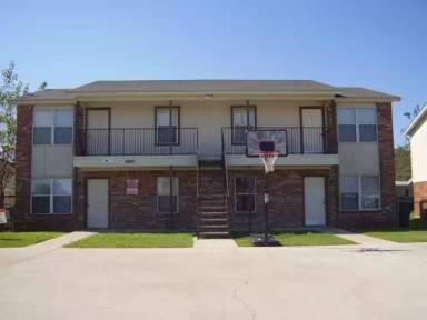 Main picture of 1000 Circle M Dr