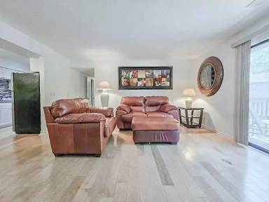 Main picture of 9523 University Ave