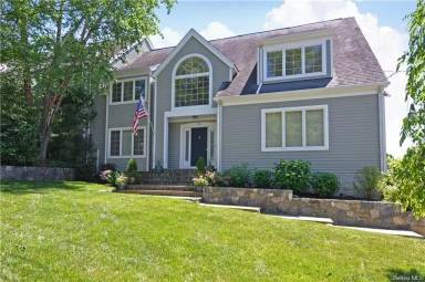 Main picture of 15 Strawberry Ln