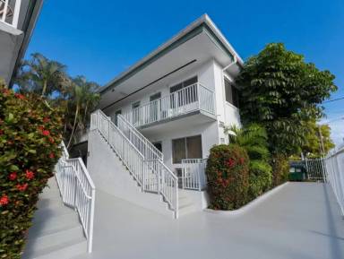 Main picture of 7935 Carlyle Ave
