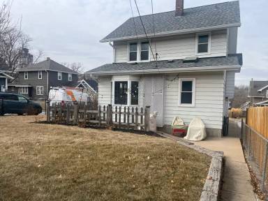 Main picture of 3083 S 33rd St