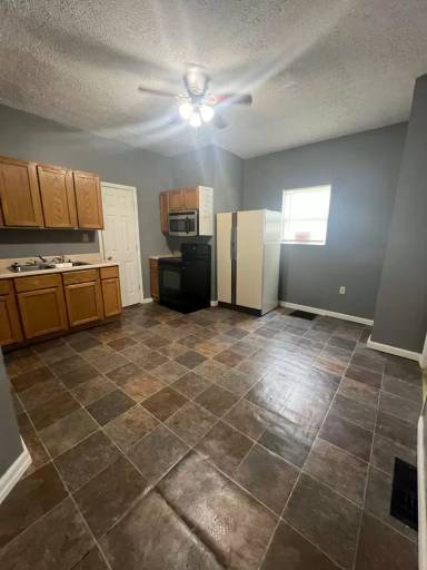 Main picture of 520 N Alameda Ave