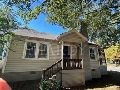 Main picture of 300 E 6th St SW