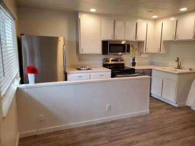 Main picture of 7900 Ney Ave