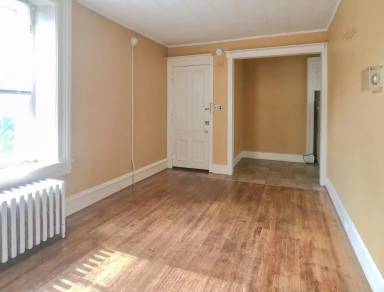 Main picture of 967 W 4th St