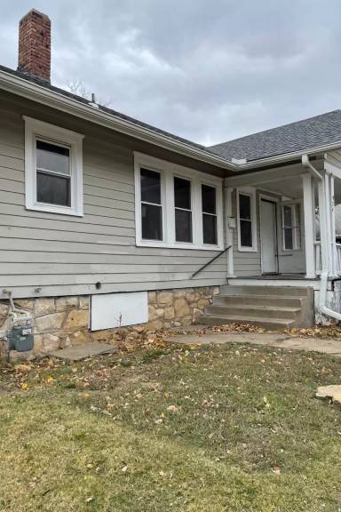 Main picture of 979 SW Lindenwood Ave