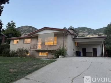 Main picture of 1070 Doris Dr