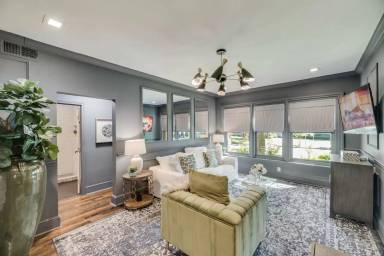 Main picture of 4903 Worth St