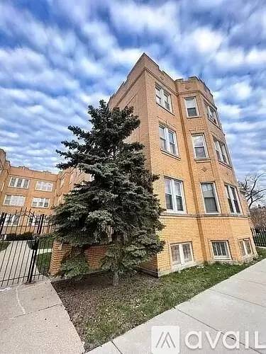 Main picture of 2948 N Laramie Ave