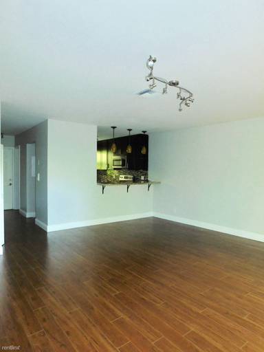 Main picture of 101 NE 8th Ave