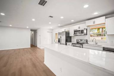 Main picture of 4293 Island Cir